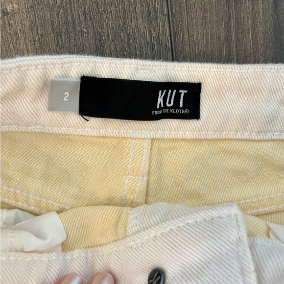 Kut From The Kloth Gidget Fray Short in Cream with Yellow Accents Size 2 - Picture 4 of 5